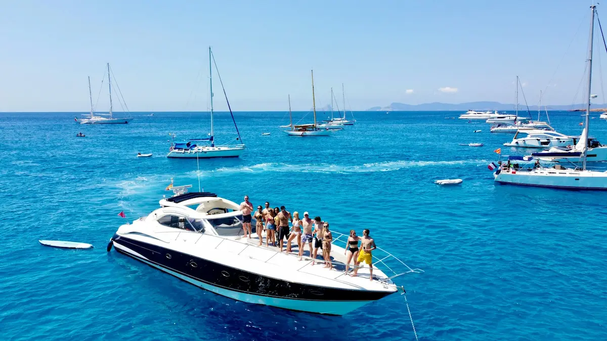 How to Be a Great Yacht Host: Guest Hospitality, Safety & Listing Success