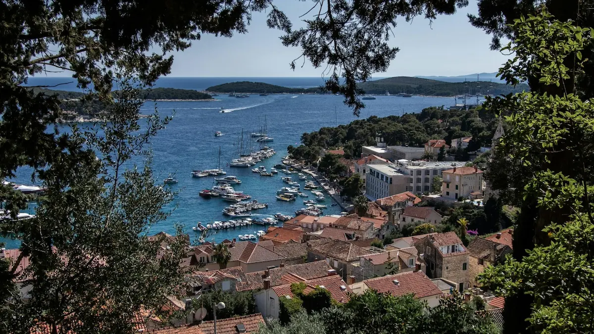 Croatia Yacht Charter Guide: Dalmatian Coast Sailing Itinerary & Skipper Tips