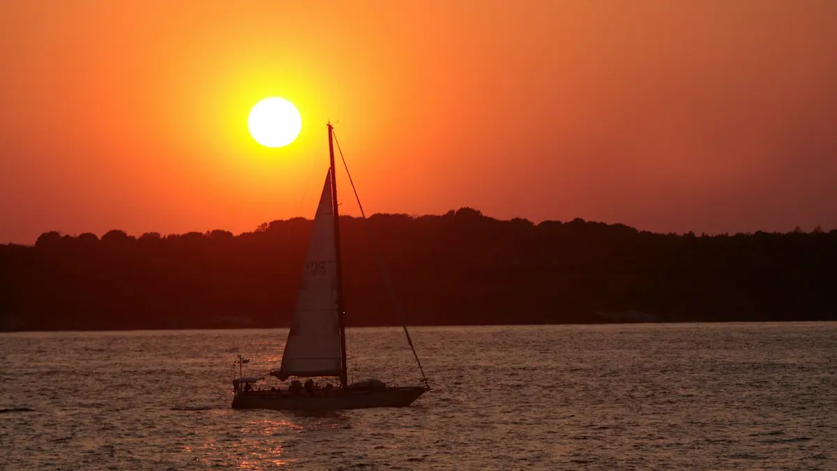Newport Yacht Charter Guide: New England Sailing Itinerary & Skipper Tips