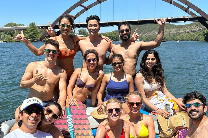We can teach everyone how to wakesurf, wakeboard and waterski - Wakesurf Boat on Lake Austin - BYOB Captained (up to 12 guests)