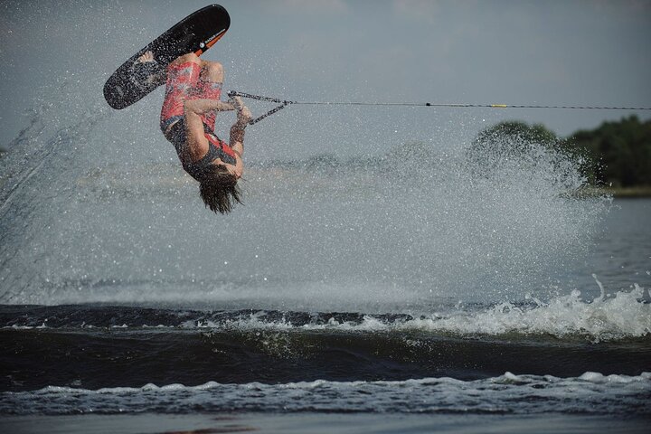1 Half Day Waterski, Wakeboard or Wakesurf Lesson - 5 people max - Photo 4