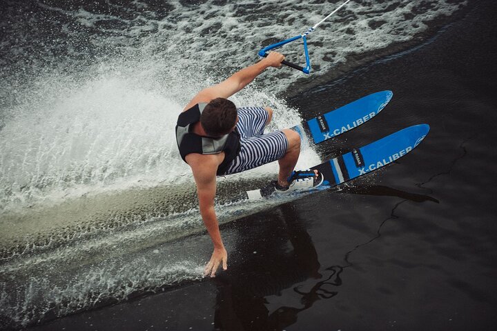 Beginner to advanced - 1 Half Day Waterski, Wakeboard or Wakesurf Lesson - 5 people max