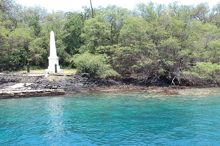 Captain Cook Monument - Kona Snorkeling: Beat the Crowd to Kealakekua Bay