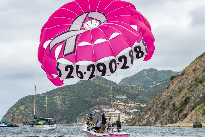 Parasailing in Catalina Island: Soar Above The Stunning Coastline - Photo 2