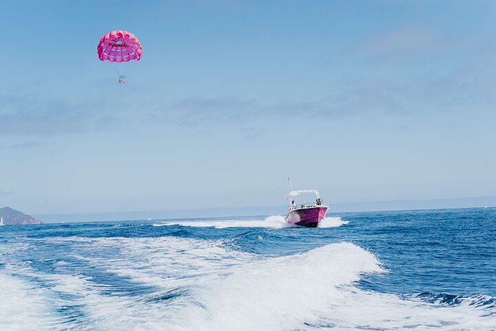 Parasailing in Catalina Island: Soar Above The Stunning Coastline - Photo 3