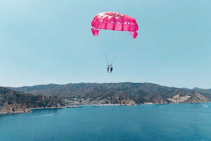 Parasailing in Catalina Island: Soar Above The Stunning Coastline - Photo 4