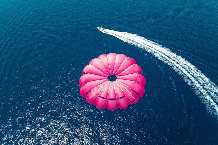 Parasailing in Catalina Island: Soar Above The Stunning Coastline - Photo 5