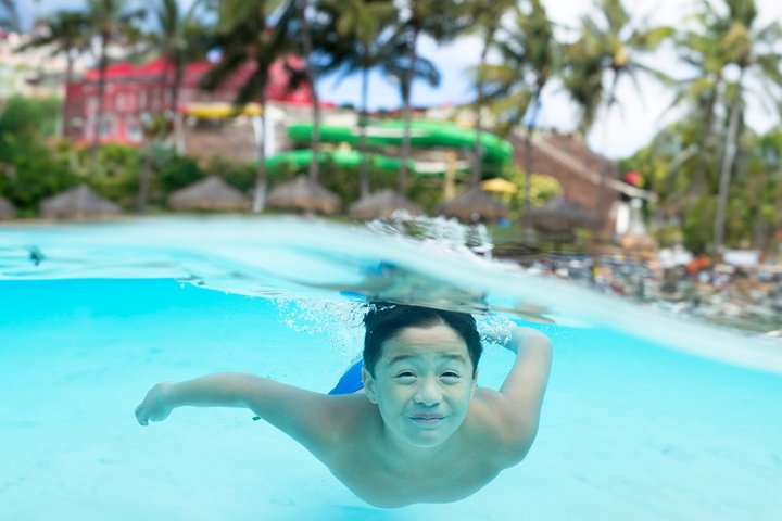 Oahu: Zipline and Wet 'n' Wild Waterpark Combo - Photo 3