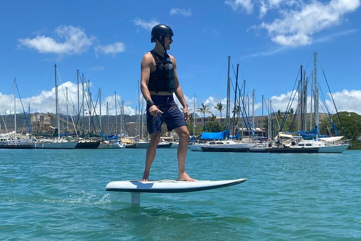 Premium eFoil Lesson near Waikiki - Photo 2