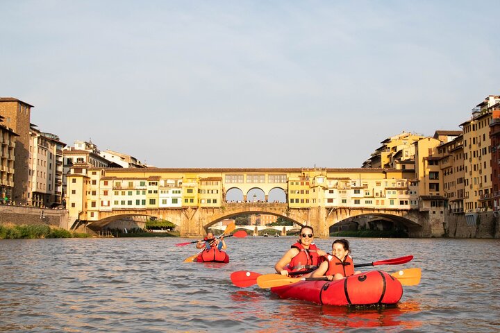 Paddling through the history - Kayak Soft in Florence under the Pontevecchio Arches