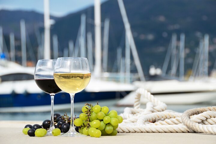 Exclusive Yacht Rental in Barcelona - Photo 2