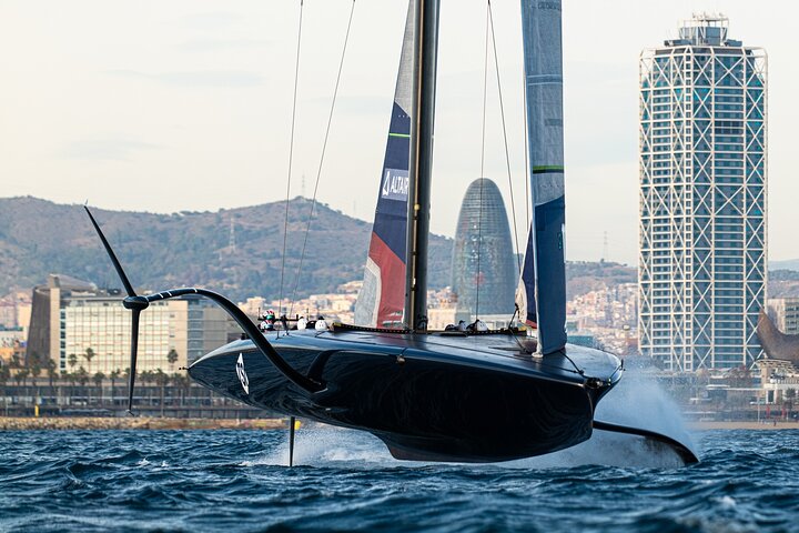 Exclusive Yacht Rental in Barcelona - Photo 9