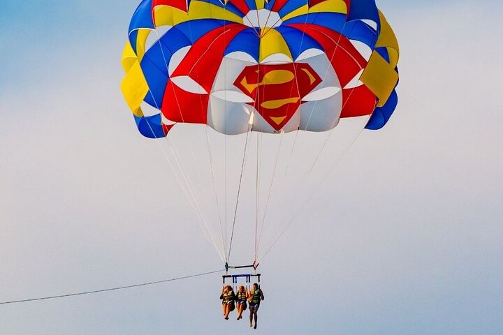 Till 4 people - Parasailing Tour en Barcelona