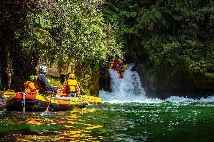 Beautiful scenery and great spectating of other rafts - White Water Rafting - Kaituna Cascades, The Originals
