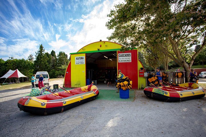 Our Riverside rafting base - 1 minute walk to the put in & a 2 minute drive back after the rafting - too easy and more fun on the river! - White Water Rafting - Kaituna Cascades, The Originals