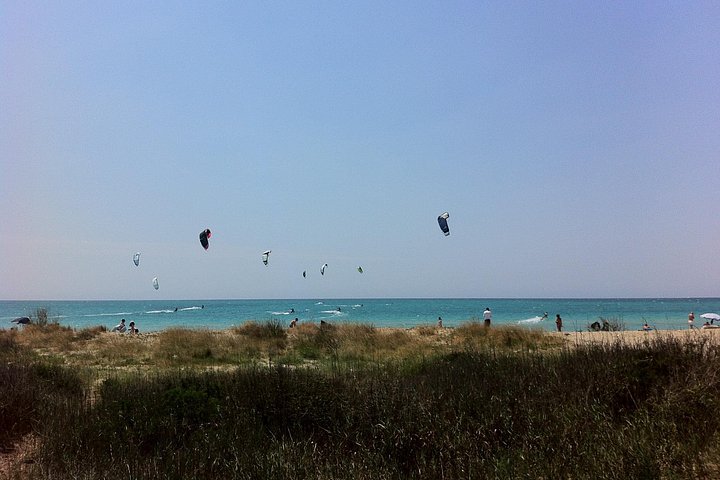 Small-Group Kiteboarding Lesson in Puglia - Photo 2