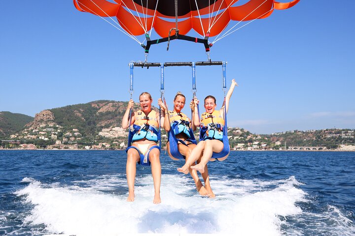 parasailing - Parachute Ascent in Mandelieu-la-Napoule