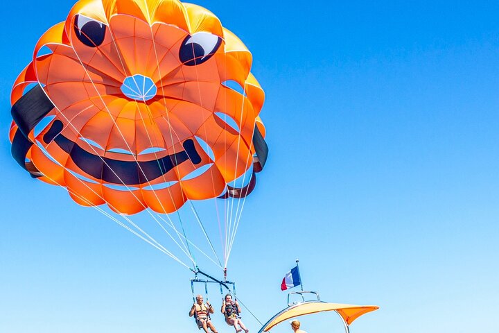 Parachute Ascent in Mandelieu-la-Napoule - Photo 1