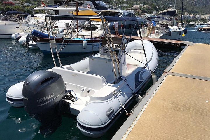 Rent predator dinghy 6.80 WITHOUT LICENSE - Photo 3