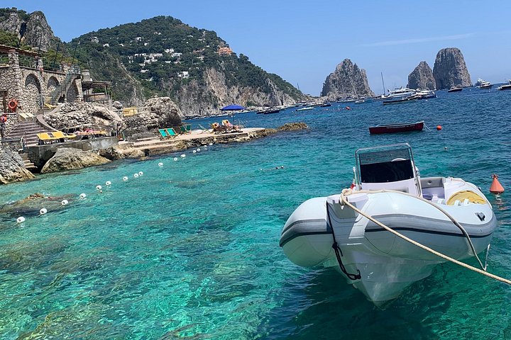 Rent predator dinghy 6.80 WITHOUT LICENSE - Photo 6