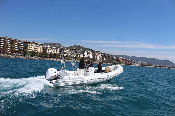 Rent predator dinghy 6.80 WITHOUT LICENSE - Photo 8