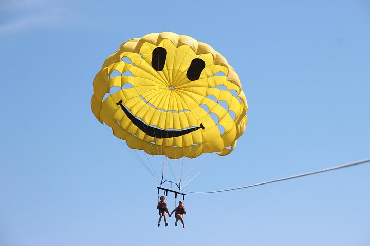 Solo Parasailing Experience in Kelowna - Photo 4