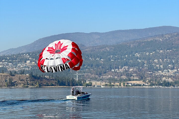Kelowna: Morning Discount Parasailing Experience - Photo 3