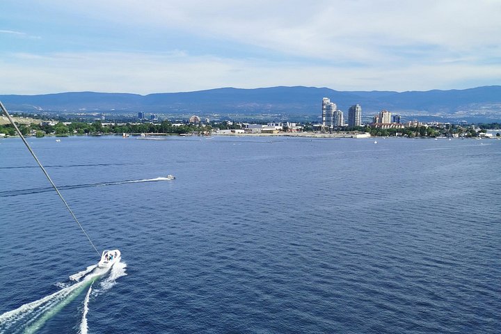 Kelowna: Morning Discount Parasailing Experience - Photo 4