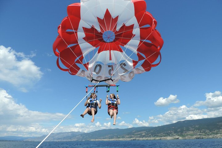 Kelowna: Morning Discount Parasailing Experience - Photo 1