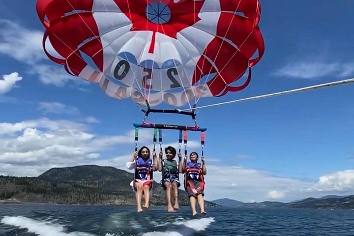 Kelowna: Ultimate Parasailing Experience - Photo 2