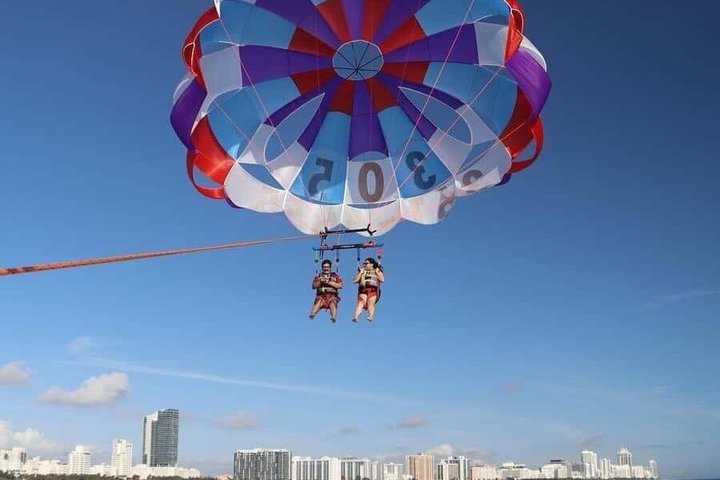 Parasailing in Miami - Photo 4
