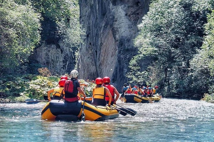 Crossing the Gorges of Biselli Umbria PG - Rafting experience in the Nera or Corno Rivers in Umbria near Spoleto
