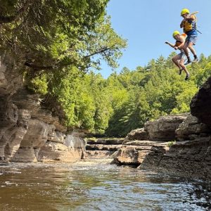 Quebec: Rafting or kayaking – Jacques-Cartier Canyon - Photo 2