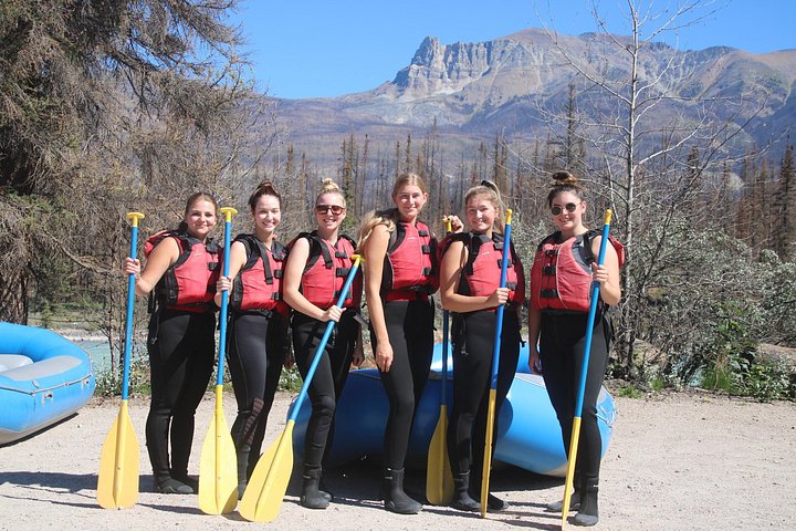 Rafting on Athabasca River Mile 5 in Jasper - Photo 9