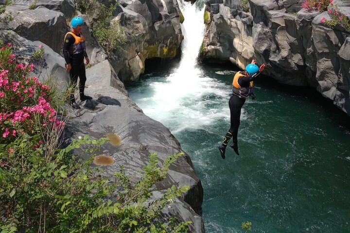River Jumping Alcantara Gurne - Photo 1
