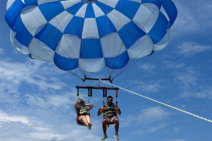 Sky High Parasailing From Marina Cafe - Destin Florida - Photo 2