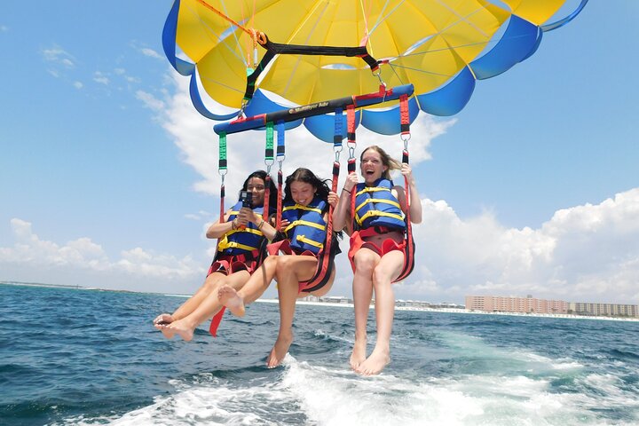 Sky High Parasailing From Marina Cafe - Destin Florida - Photo 1