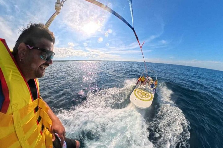Parasailing adventure in Polignano with transport included - Photo 3