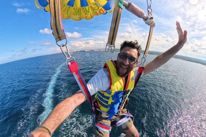 Parasailing adventure in Polignano with transport included - Photo 1