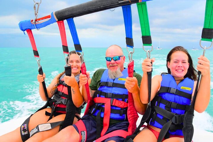 Parasailing in Key West at Smathers Beach - Photo 4