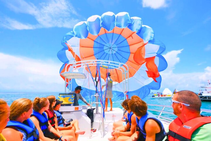 Parasailing in Key West at Smathers Beach - Photo 5