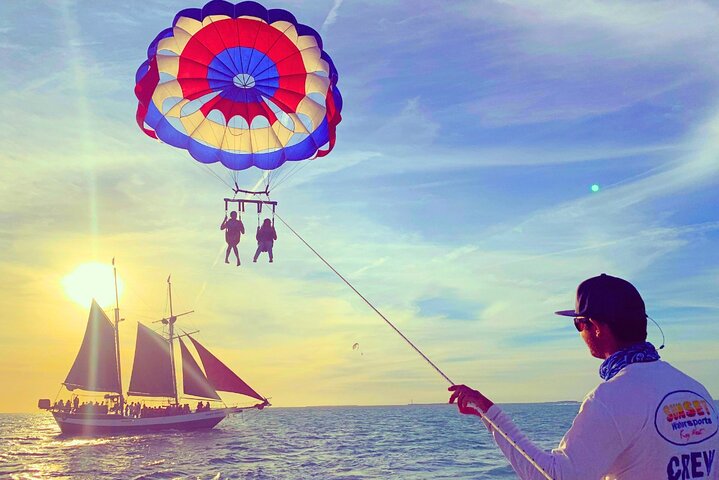 Parasailing in Key West at Smathers Beach - Photo 6