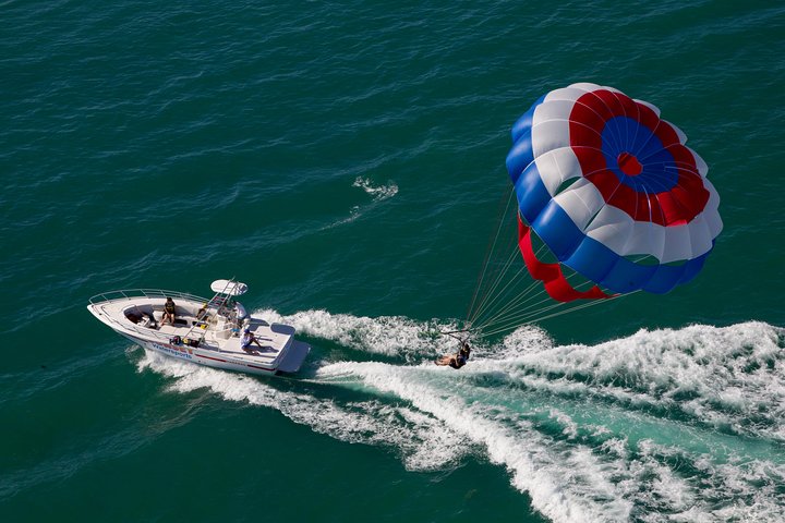 parasail boat - Parasailing in Key West at Smathers Beach