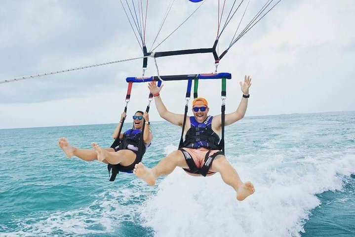 Parasailing in Key West at Smathers Beach - Photo 10