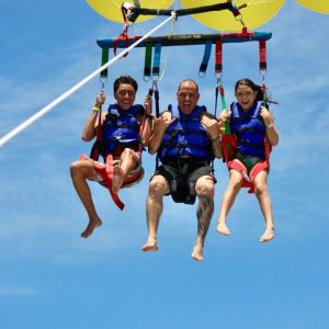 Waikiki Parasailing in Hawaii from Oahu - Photo 2