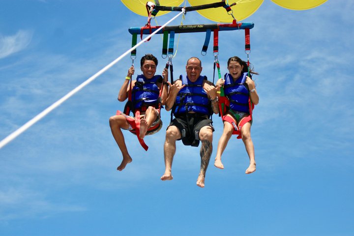 Waikiki Parasailing in Hawaii from Oahu - Photo 2