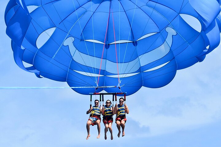 Waikiki Parasailing in Hawaii from Oahu - Photo 4