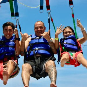 Waikiki Parasailing in Hawaii from Oahu - Photo 1
