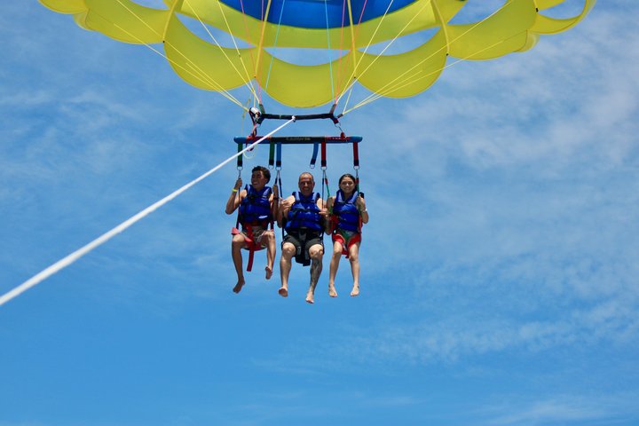 Waikiki Parasailing in Hawaii from Oahu - Photo 6