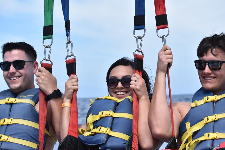 Waikiki Parasailing in Hawaii from Oahu - Photo 9